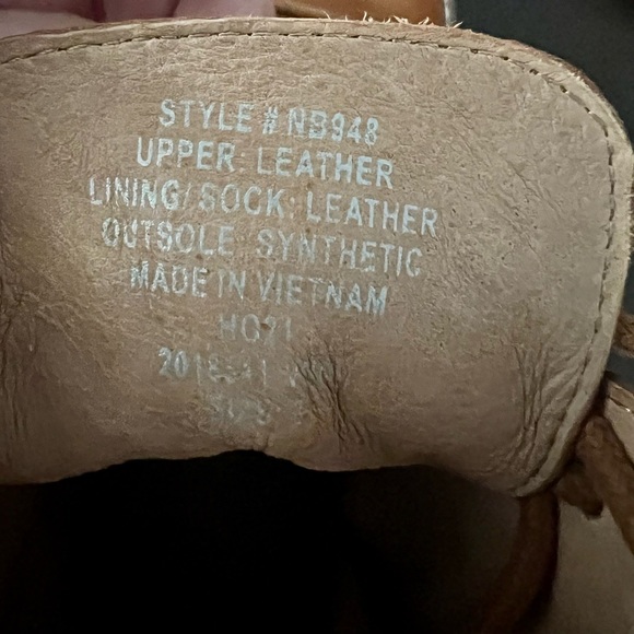 New Madewell Lace-Up Lugsole Boots in Leather. - Picture 4 of 5